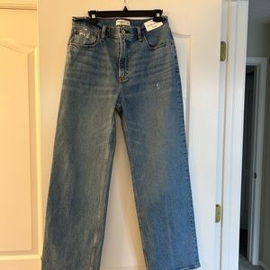 NWT Abercrombie The 90’s Relaxed High Rise Jeans size 12R